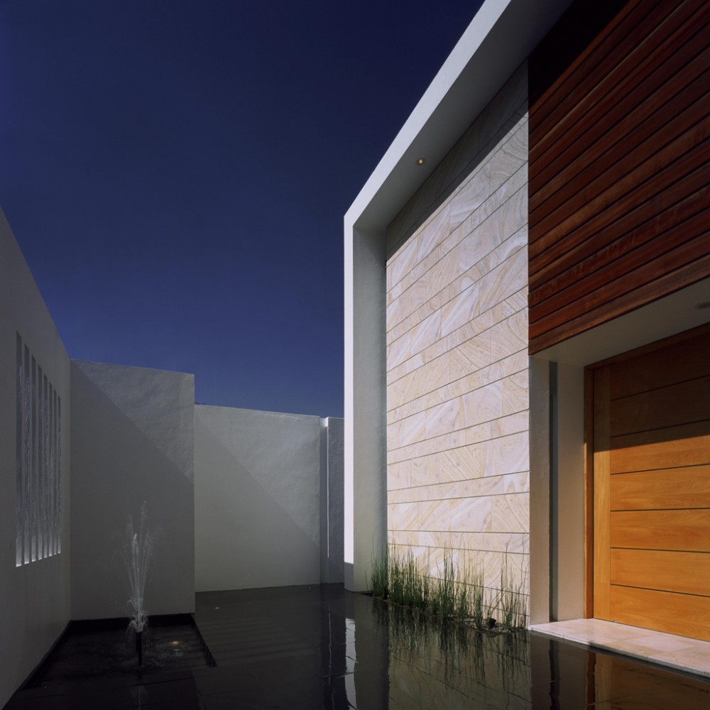 Cube House / Agraz Architects