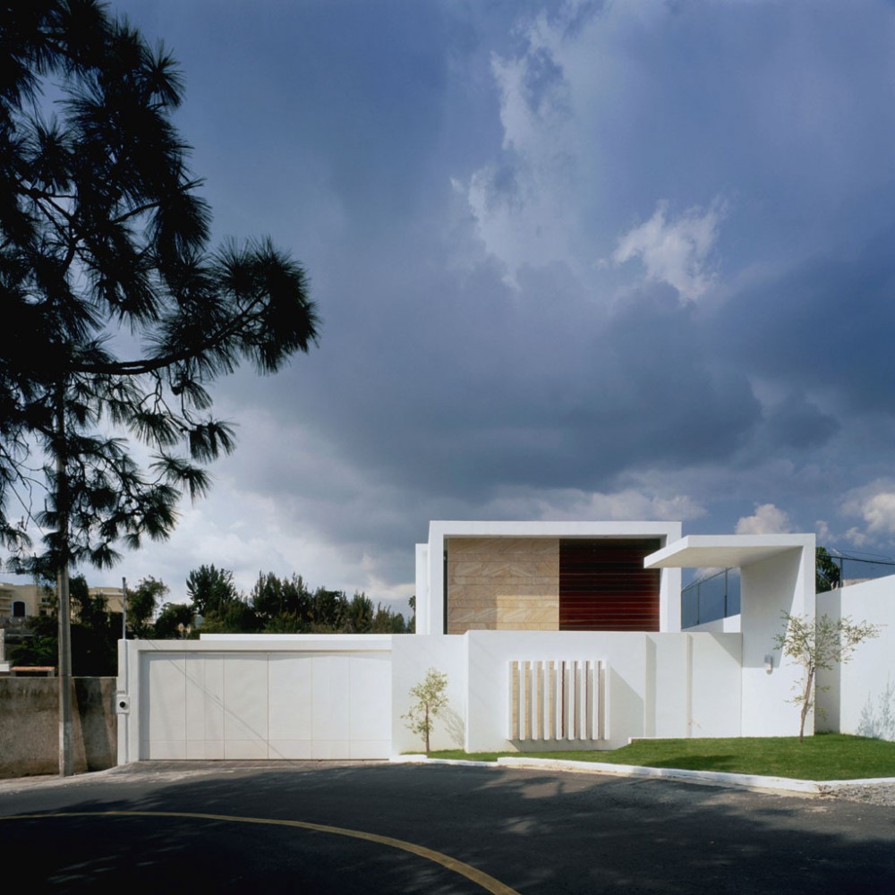 Cube House / Agraz Architects