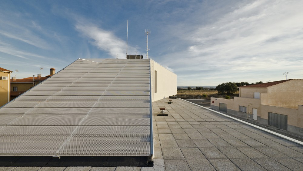 Civil Guard Barracks House in Malpartida de Plasencia / MUDAARQUITECTURA