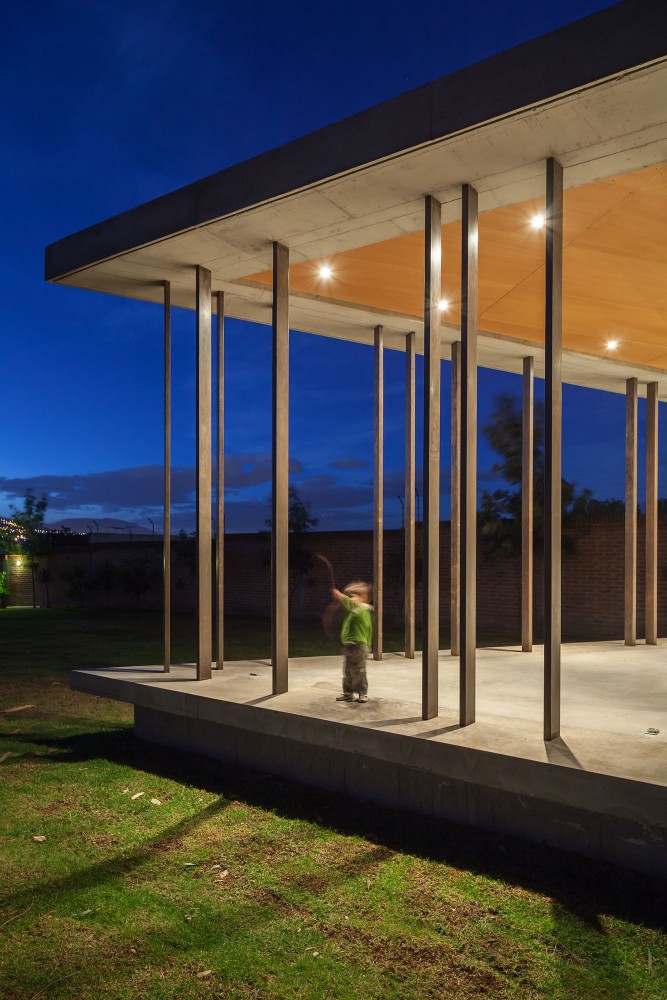 Tumbaco Cabins / Diez + Muller Arquitectos