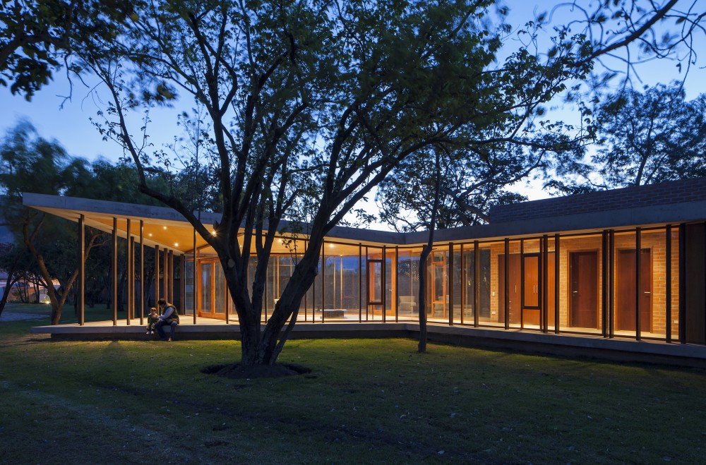Tumbaco Cabins / Diez + Muller Arquitectos