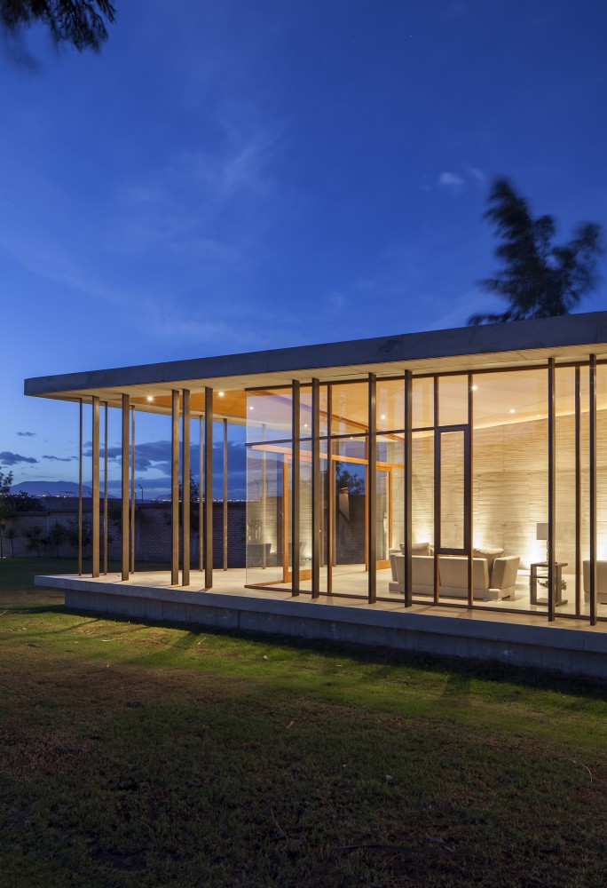 Tumbaco Cabins / Diez + Muller Arquitectos