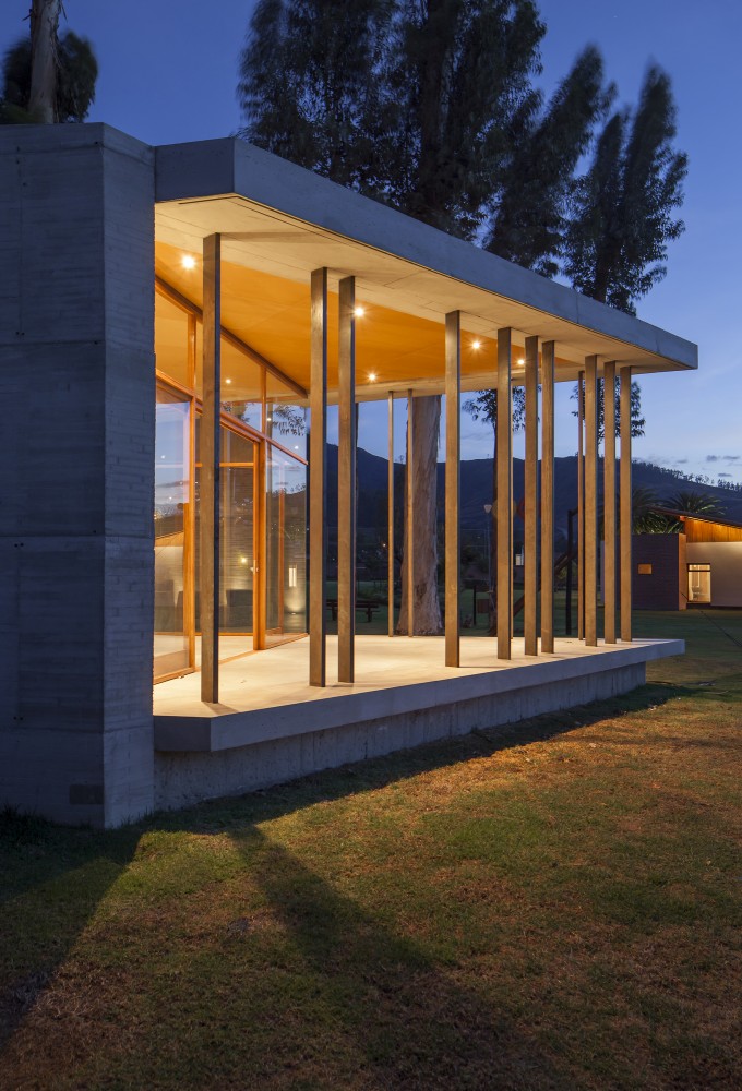 Tumbaco Cabins / Diez + Muller Arquitectos
