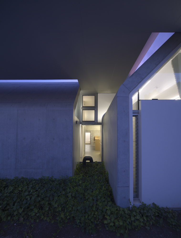 9 Gathered Huts / NKS Architects