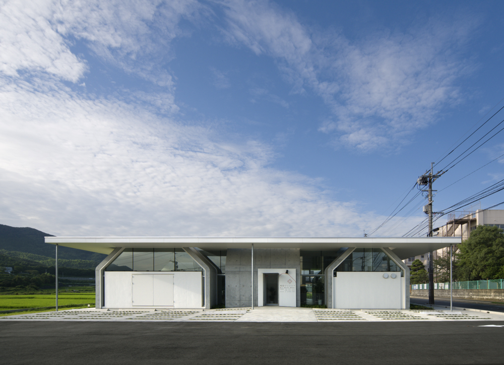 9 Gathered Huts / NKS Architects