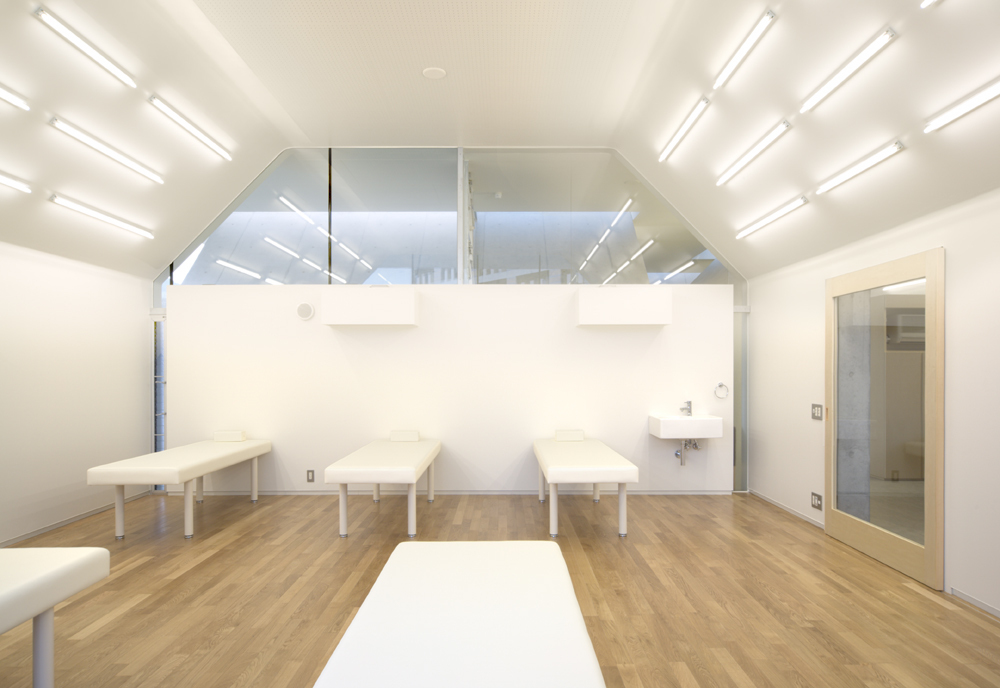 9 Gathered Huts / NKS Architects