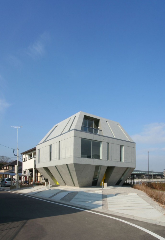 Meteorite Housing / NKS Architects