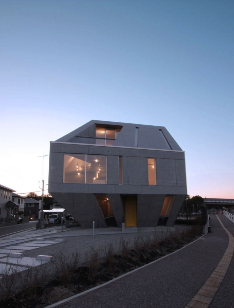 Meteorite Housing / NKS Architects