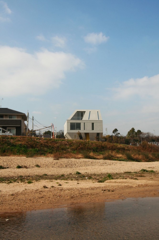 Meteorite Housing / NKS Architects