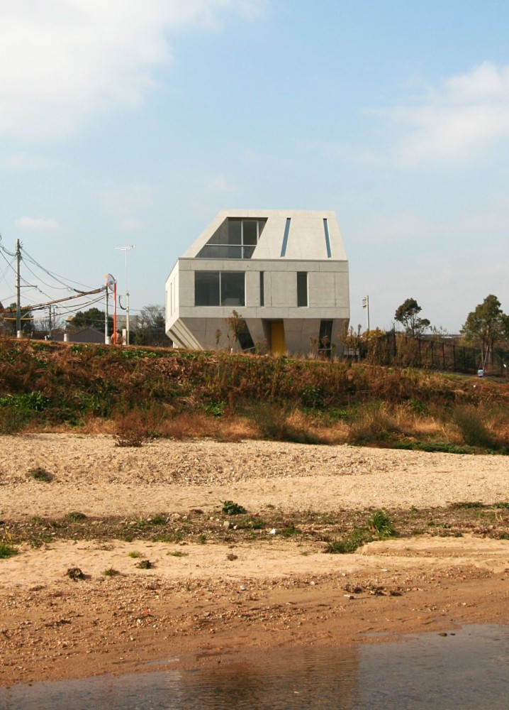 Meteorite Housing / NKS Architects