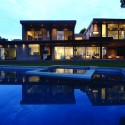 Mandeville Canyon Residence / Griffin Enright Architects Mandeville Canyon Residence / Griffin Enright Architects © Tim Street-Porter