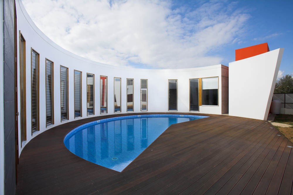 Loukas Residence / Vardastudio Architects & Designers