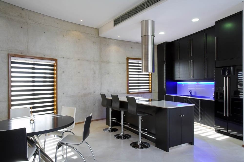 Loukas Residence / Vardastudio Architects & Designers