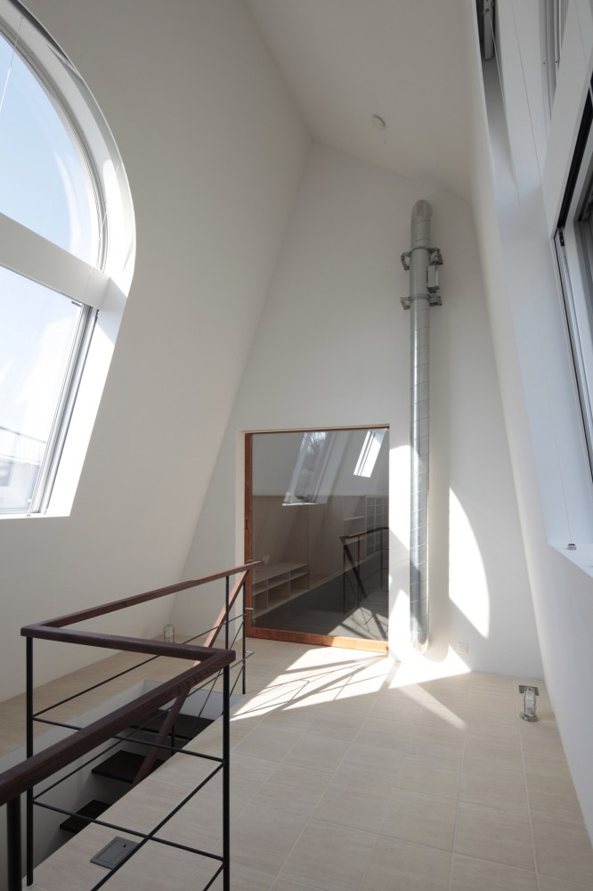 House with Eaves and an Attic / ON design partners