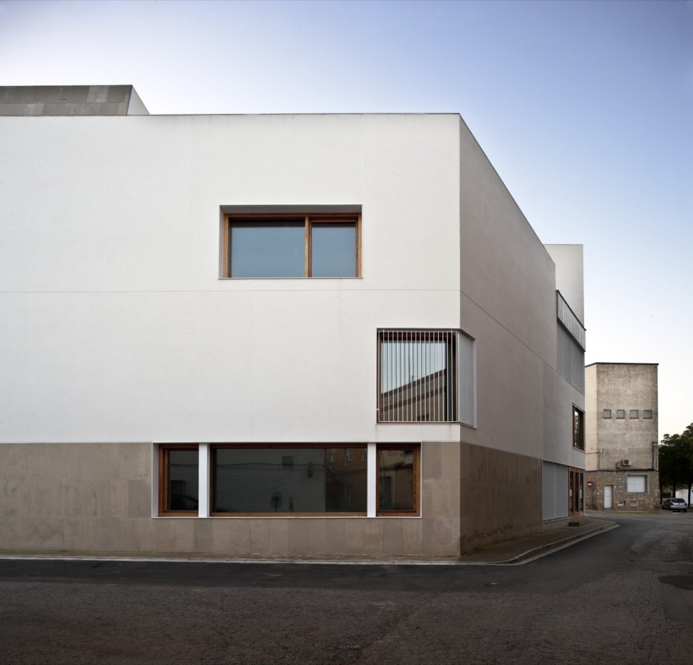 Municipal Theatre of Casas Ibáñez / BGAA