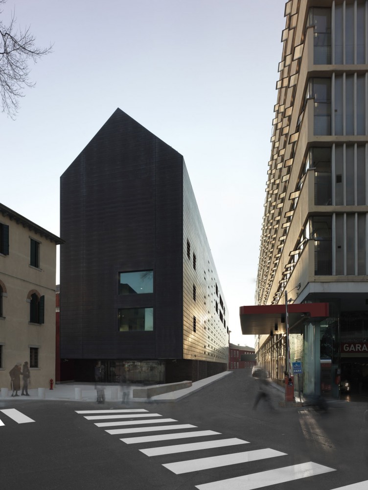 Law-Court Offices in Venice / C+S Architects