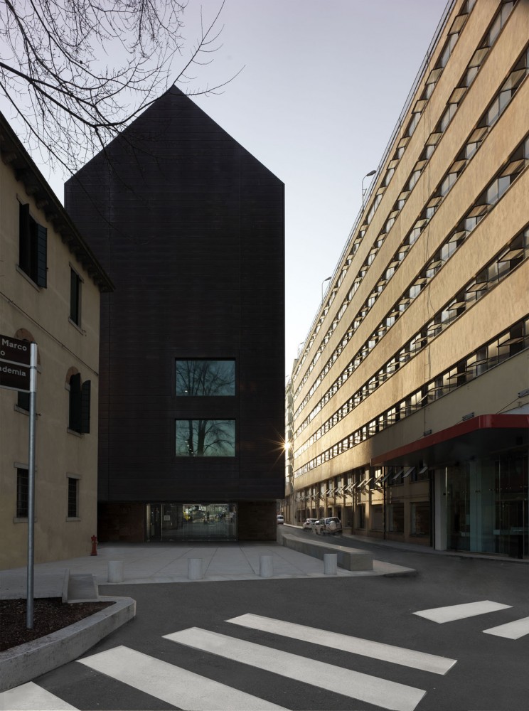 Law-Court Offices in Venice / C+S Architects