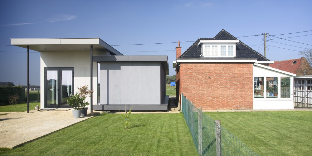 Low Energy Timber House / AST 77 Architecten