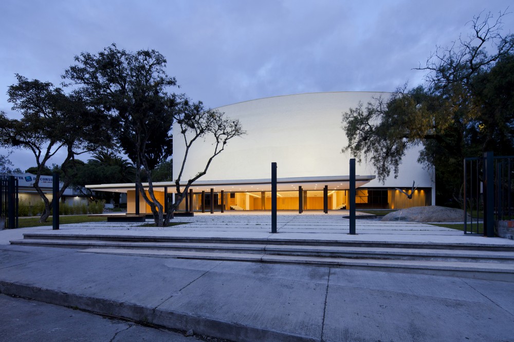 University of Cuenca Theater / Javier Durán