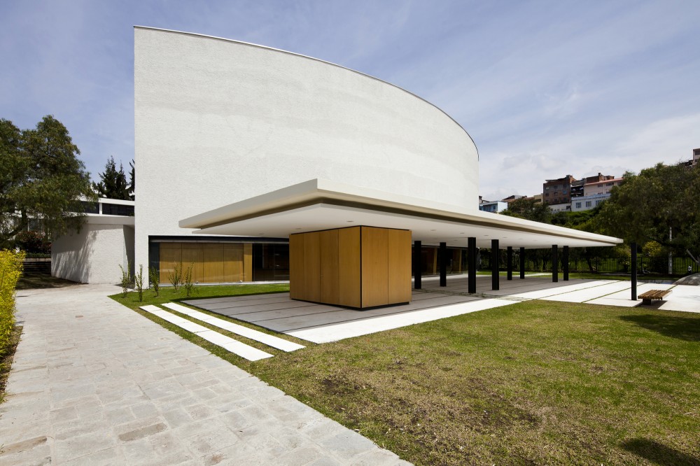 University of Cuenca Theater / Javier Durán