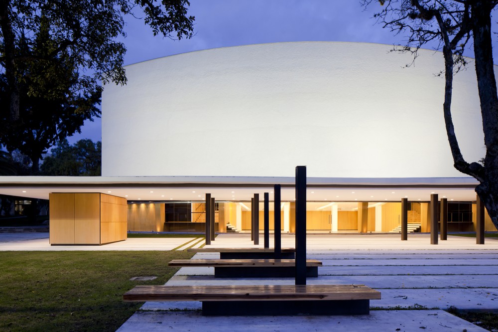 University of Cuenca Theater / Javier Durán