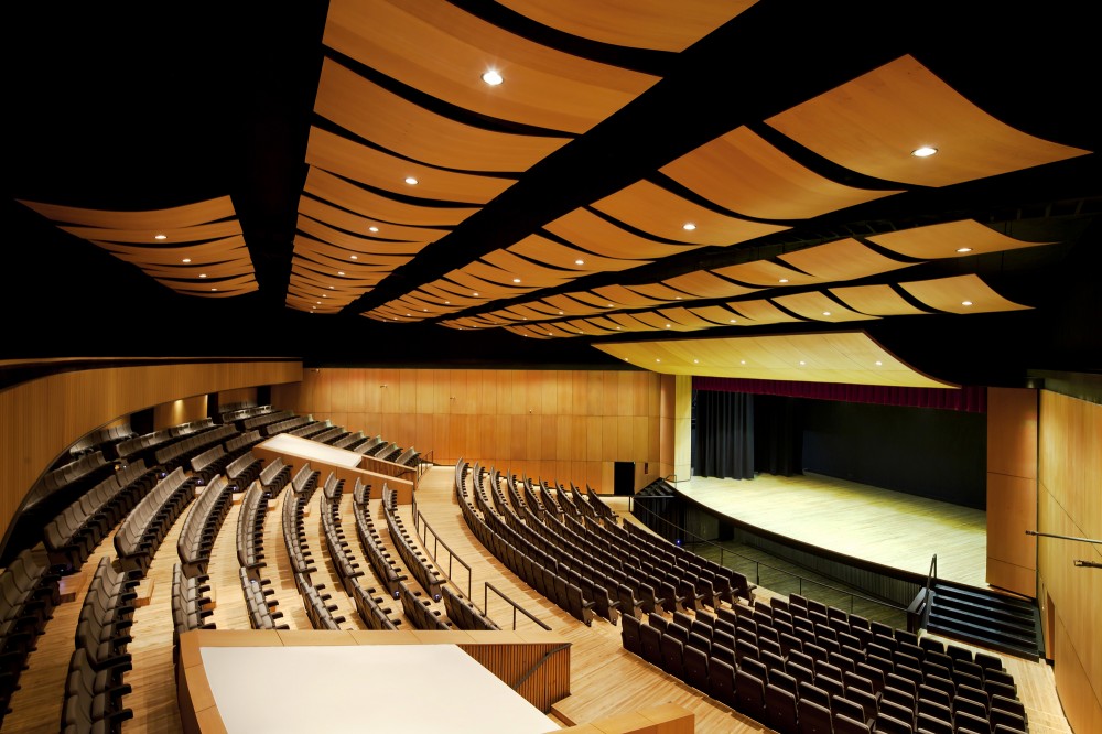 University of Cuenca Theater / Javier Durán