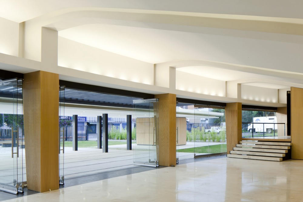 University of Cuenca Theater / Javier Durán