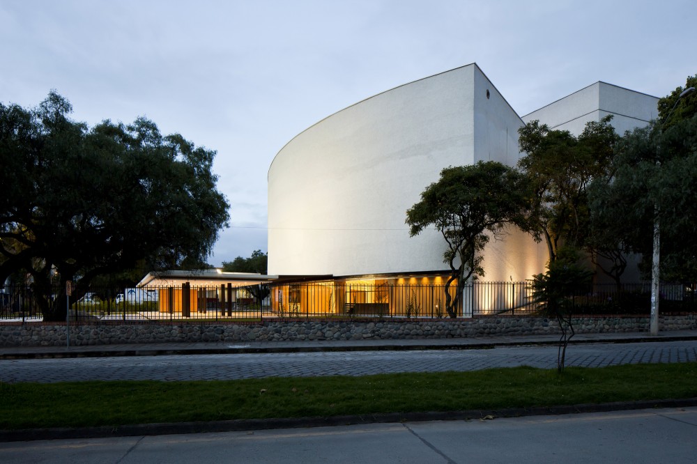 University of Cuenca Theater / Javier Durán