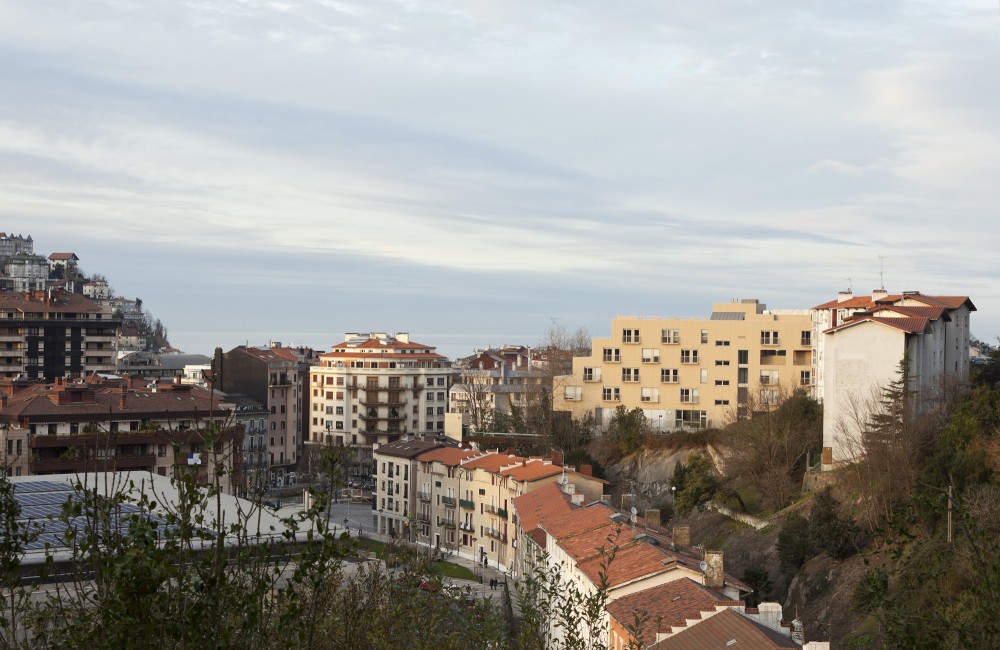 Apartments for Young People, Nursery and Park in San Sebastián / Ignacio Quemada Arquitectos