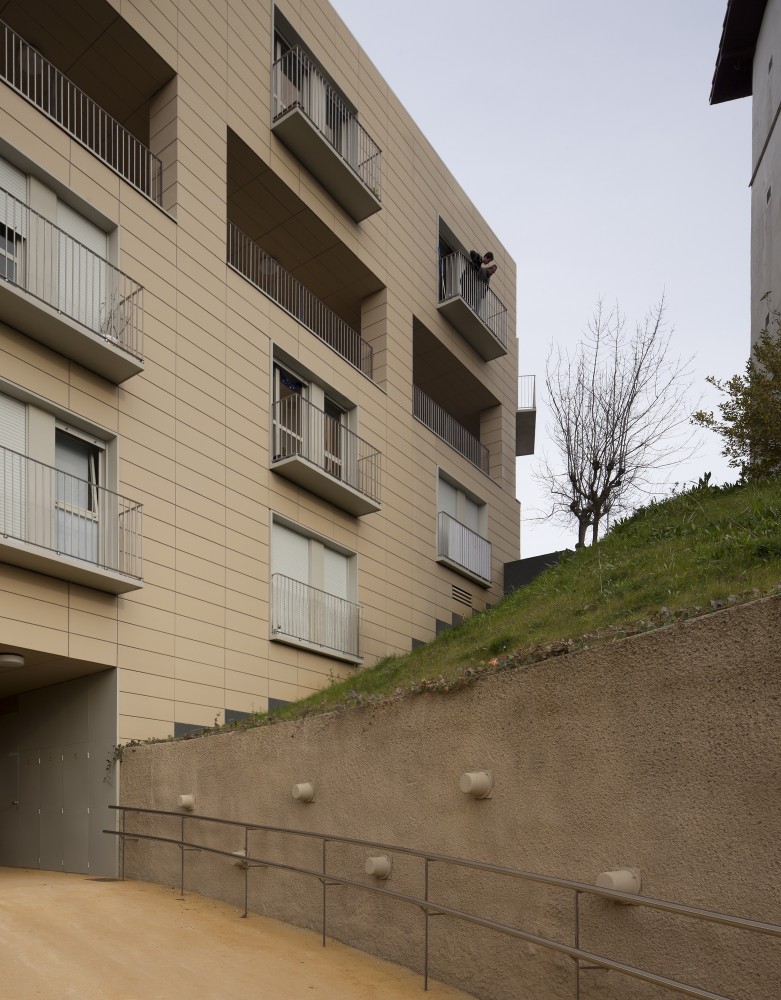 Apartments for Young People, Nursery and Park in San Sebastián / Ignacio Quemada Arquitectos