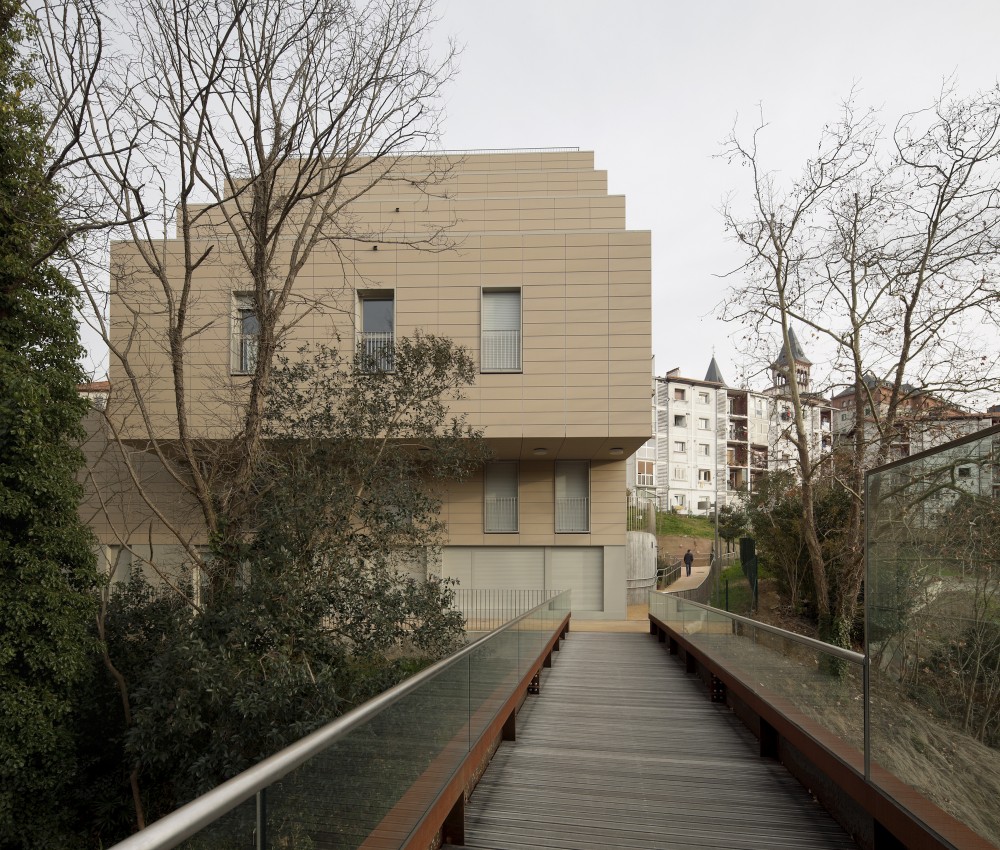 Apartments for Young People, Nursery and Park in San Sebastián / Ignacio Quemada Arquitectos