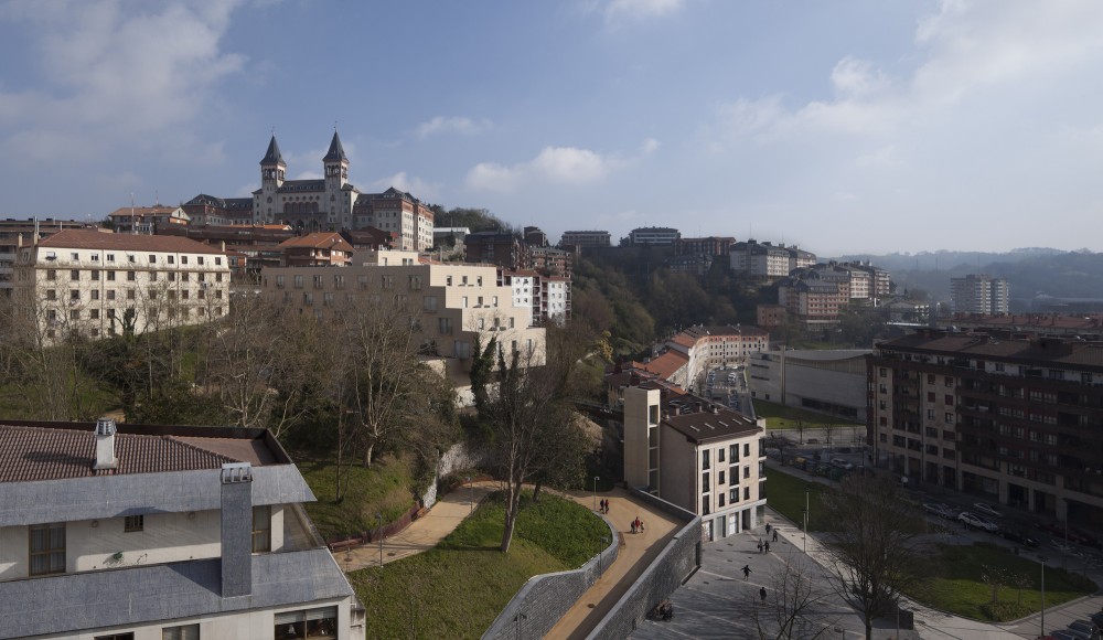 Apartments for Young People, Nursery and Park in San Sebastián / Ignacio Quemada Arquitectos