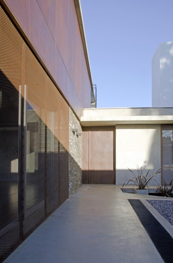 House in Villa Belgrano / FKB Arquitectos