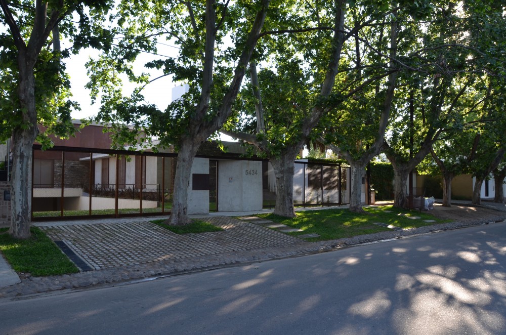 House in Villa Belgrano / FKB Arquitectos