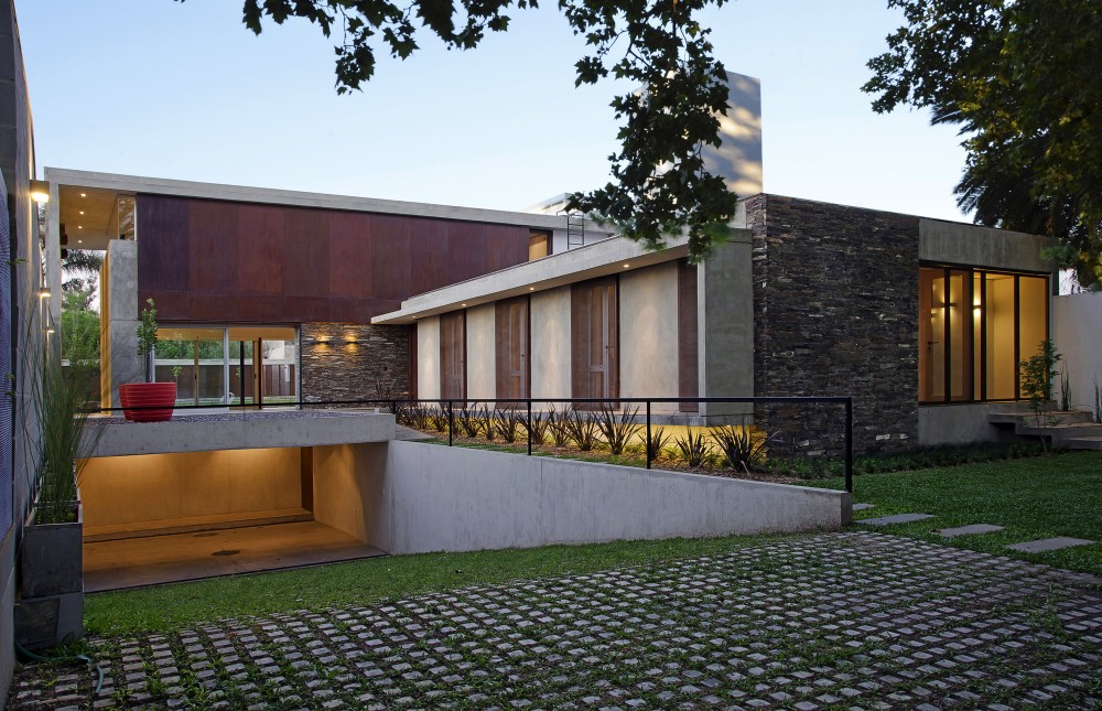 House in Villa Belgrano / FKB Arquitectos