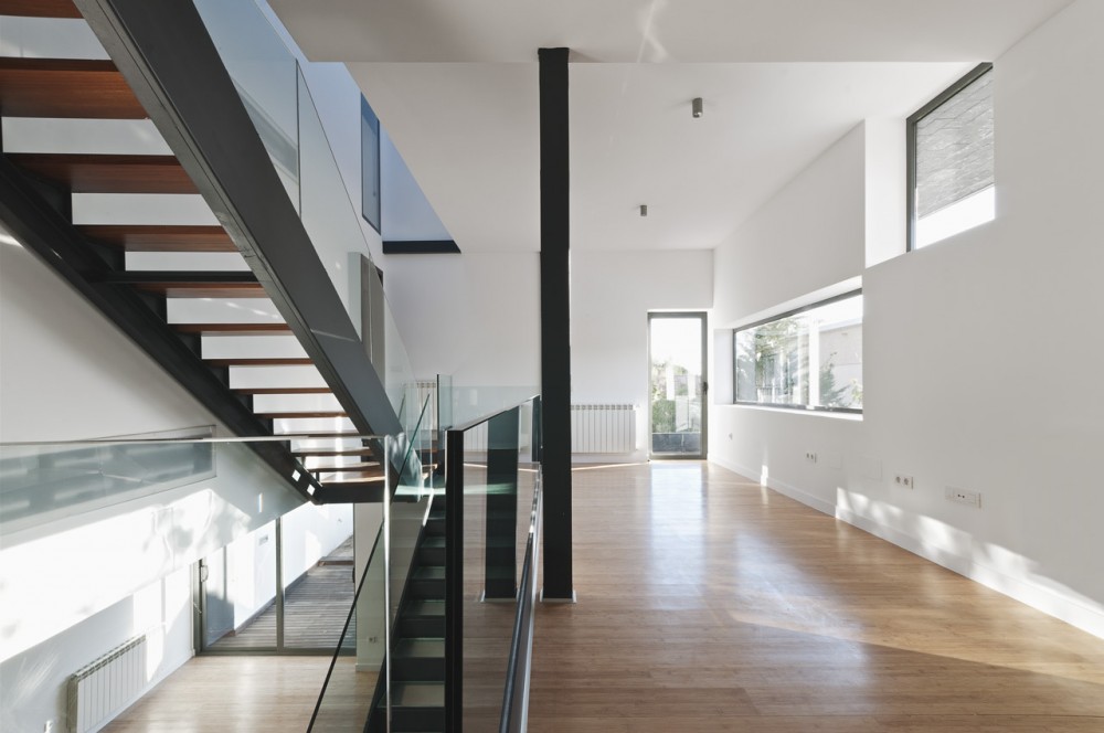 2 Houses with 6 Homes / nodo17 Architects