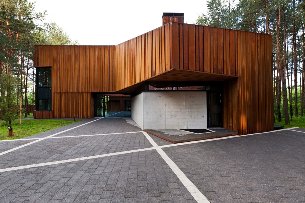 An Autograph Among the Pine Trees / Studija Archispektras