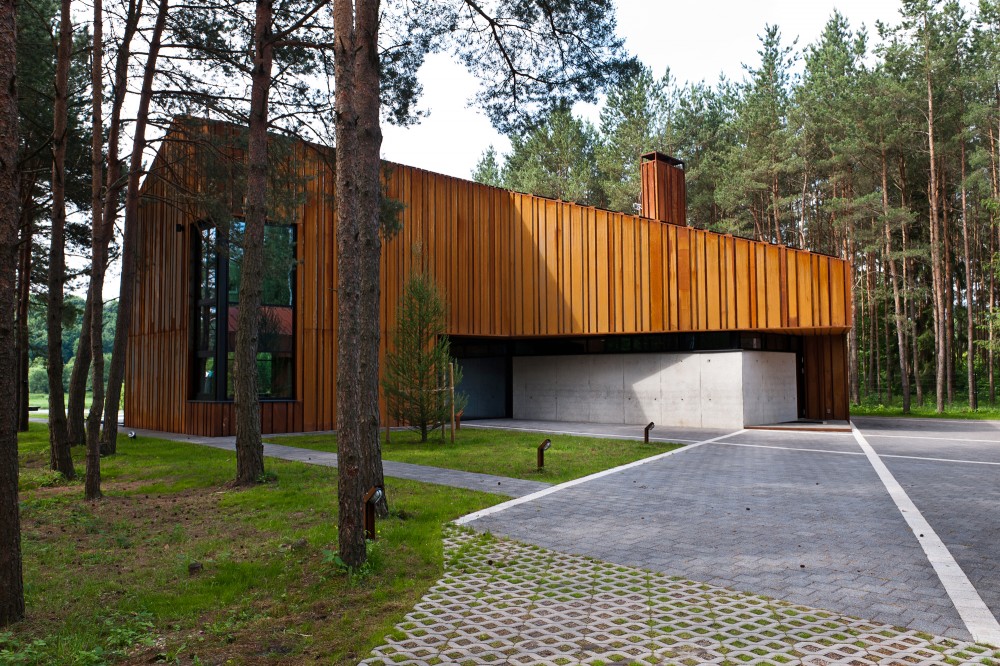 An Autograph Among the Pine Trees / Studija Archispektras