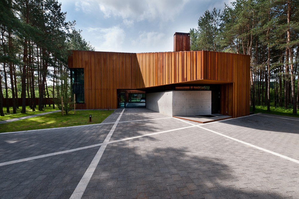 An Autograph Among the Pine Trees / Studija Archispektras