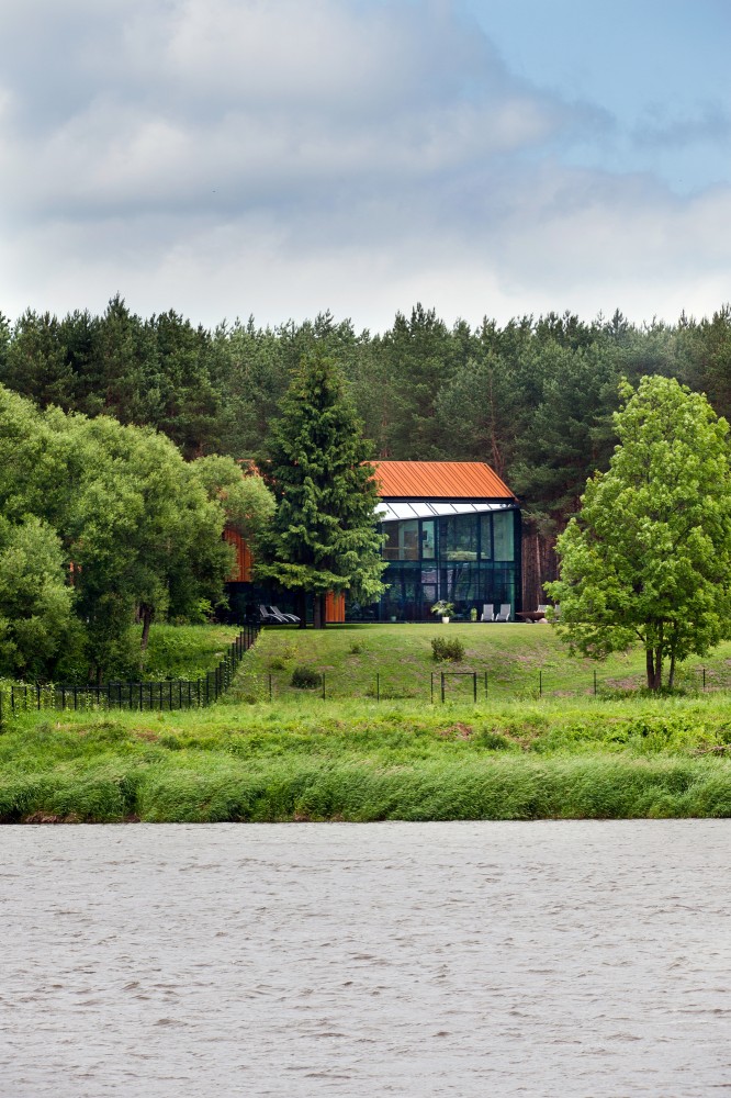 An Autograph Among the Pine Trees / Studija Archispektras