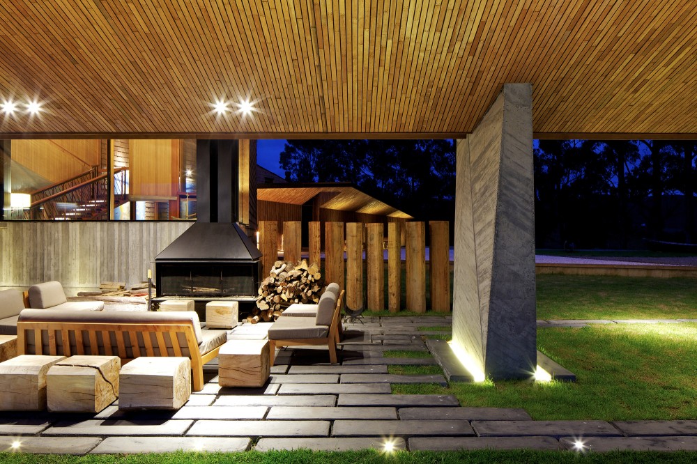Refugia Hotel / Mobil Arquitectos