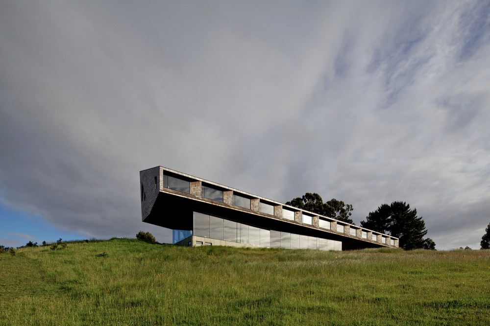 Refugia Hotel / Mobil Arquitectos