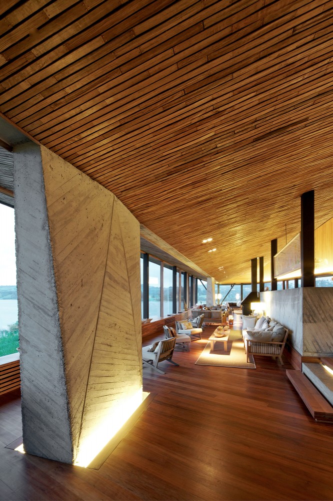 Refugia Hotel / Mobil Arquitectos