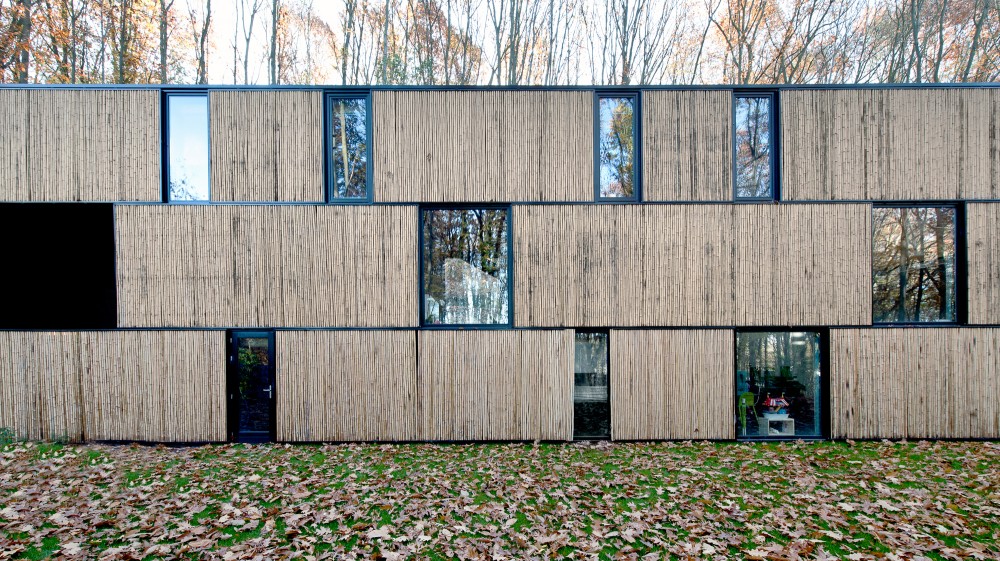 Low Energy Bamboo House / AST 77 Architecten