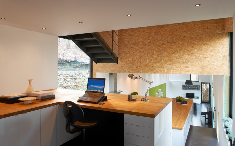 Low Energy Bamboo House / AST 77 Architecten