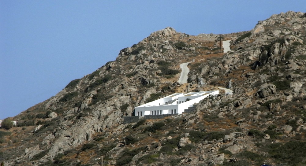 Summer House in Naxos / Ioannis Baltogiannis, Phoebe Giannisi, Zissis Kotionis, Katerina Kritou and Nikolaos Platsas