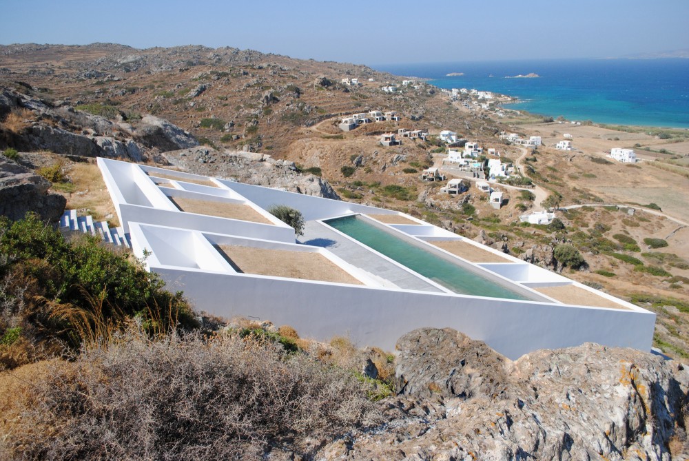 Summer House in Naxos / Ioannis Baltogiannis, Phoebe Giannisi, Zissis Kotionis, Katerina Kritou and Nikolaos Platsas
