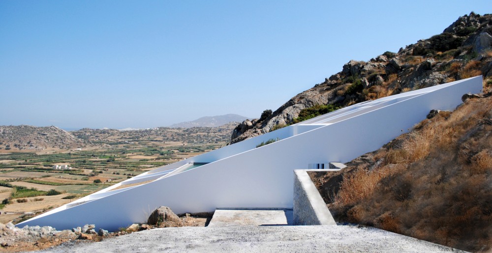 Summer House in Naxos / Ioannis Baltogiannis, Phoebe Giannisi, Zissis Kotionis, Katerina Kritou and Nikolaos Platsas