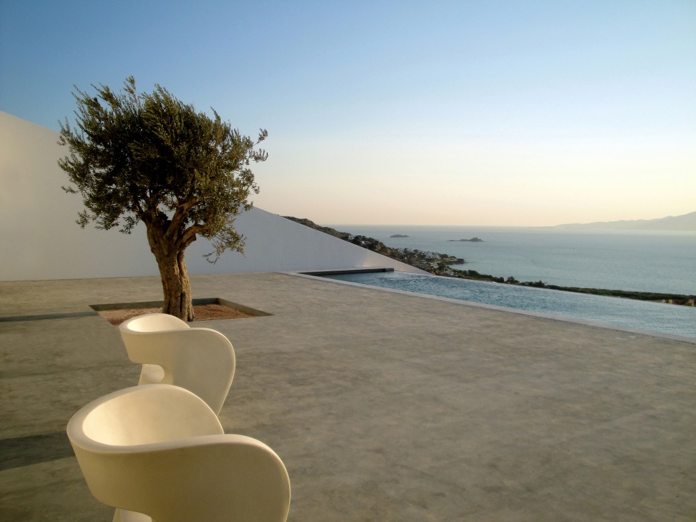 Summer House in Naxos / Ioannis Baltogiannis, Phoebe Giannisi, Zissis Kotionis, Katerina Kritou and Nikolaos Platsas