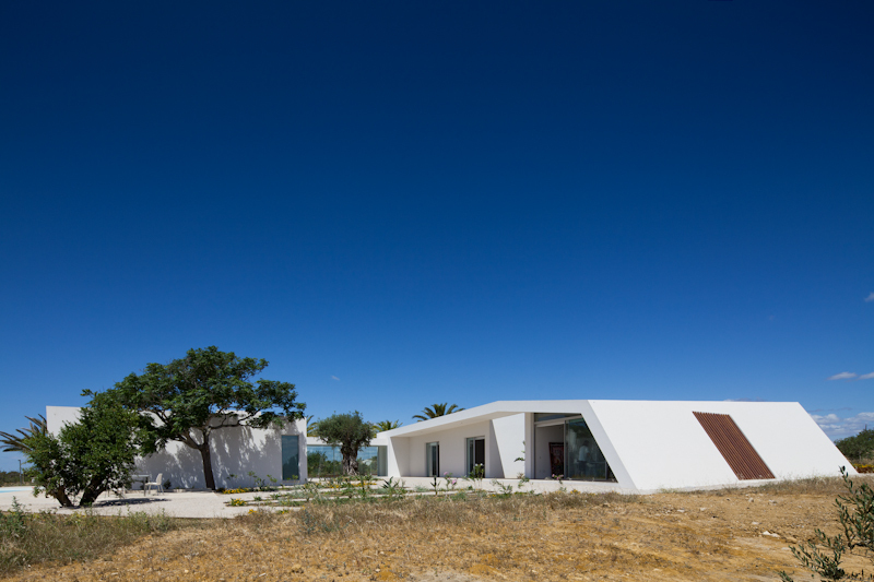 House in Tavira / Vitor Vilhena Architects